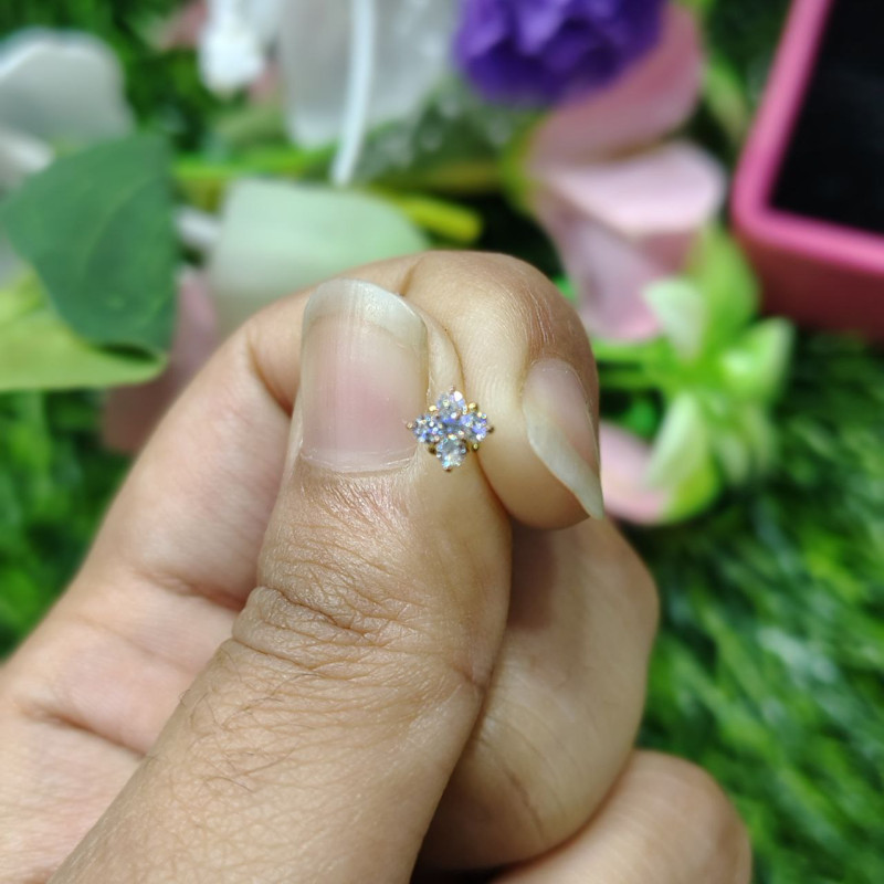 Premium quality Fashionable Classic Design Imitation Gold Polish 5 Stone  Nose Pin For Women